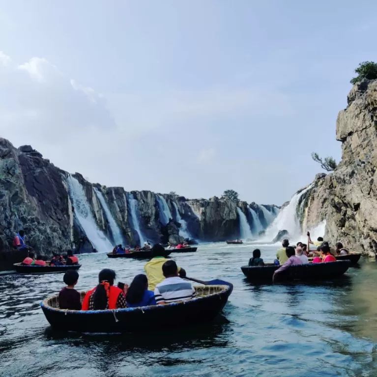 Photo of Hogenakkal Waterfalls By Keerthi S