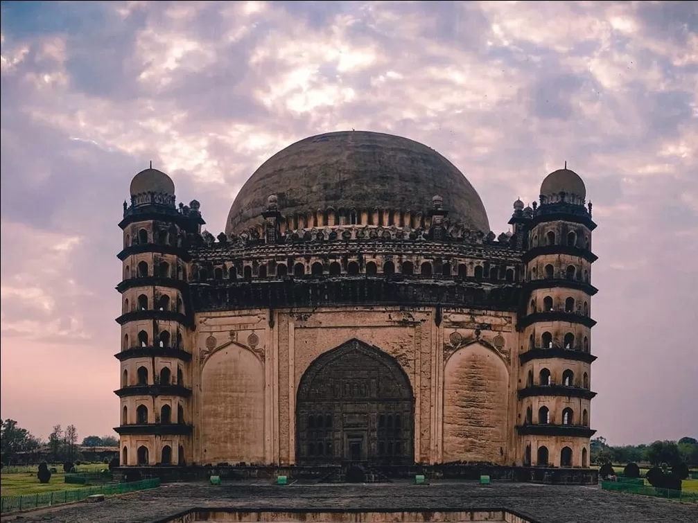 Photo of Gol Gumbaz By nusta traveller