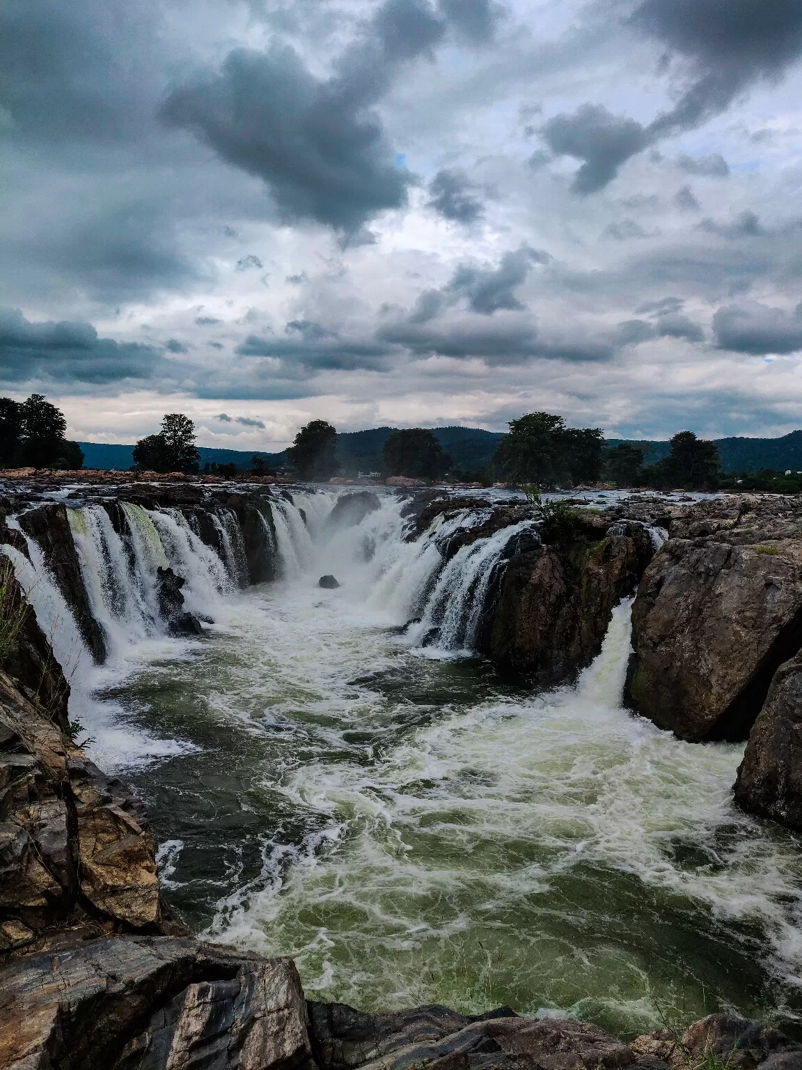 Photo of Hogenakkal Waterfalls By Dhenesh Annamalai