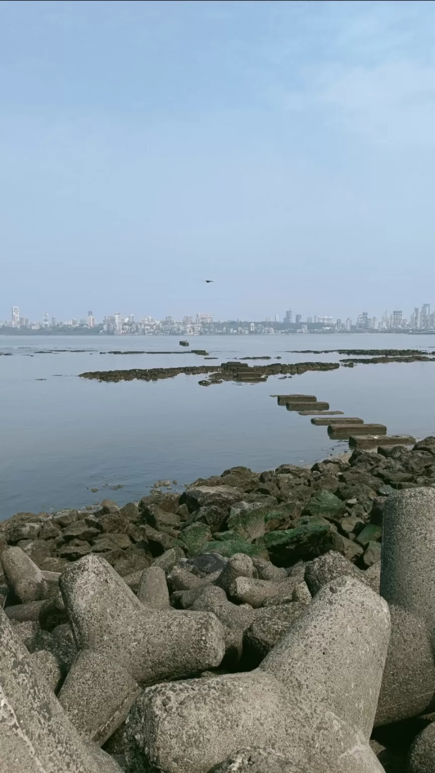 Photo of Marine Drive By Srishti (still.winds)