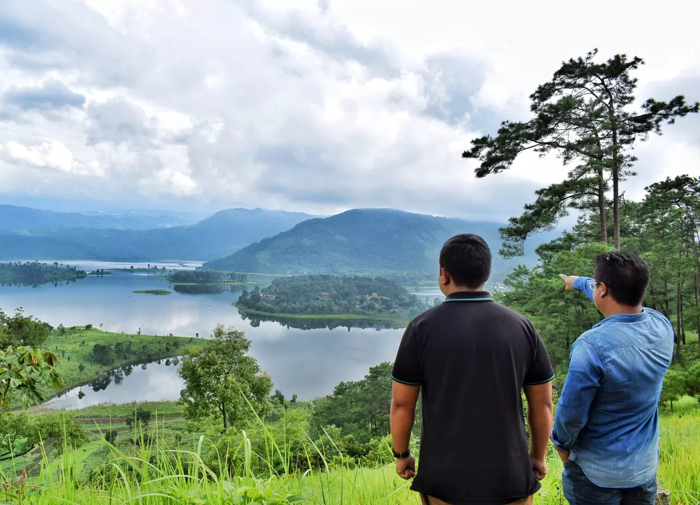 Photo of Umiam Lake By Beautiful Quests Shillong