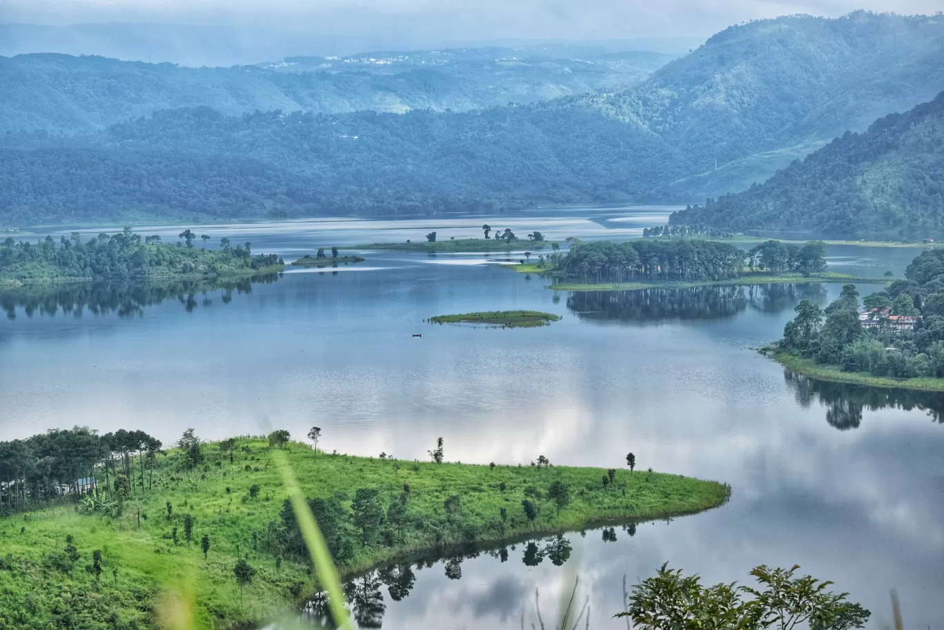 Photo of Umiam Lake By Beautiful Quests Shillong