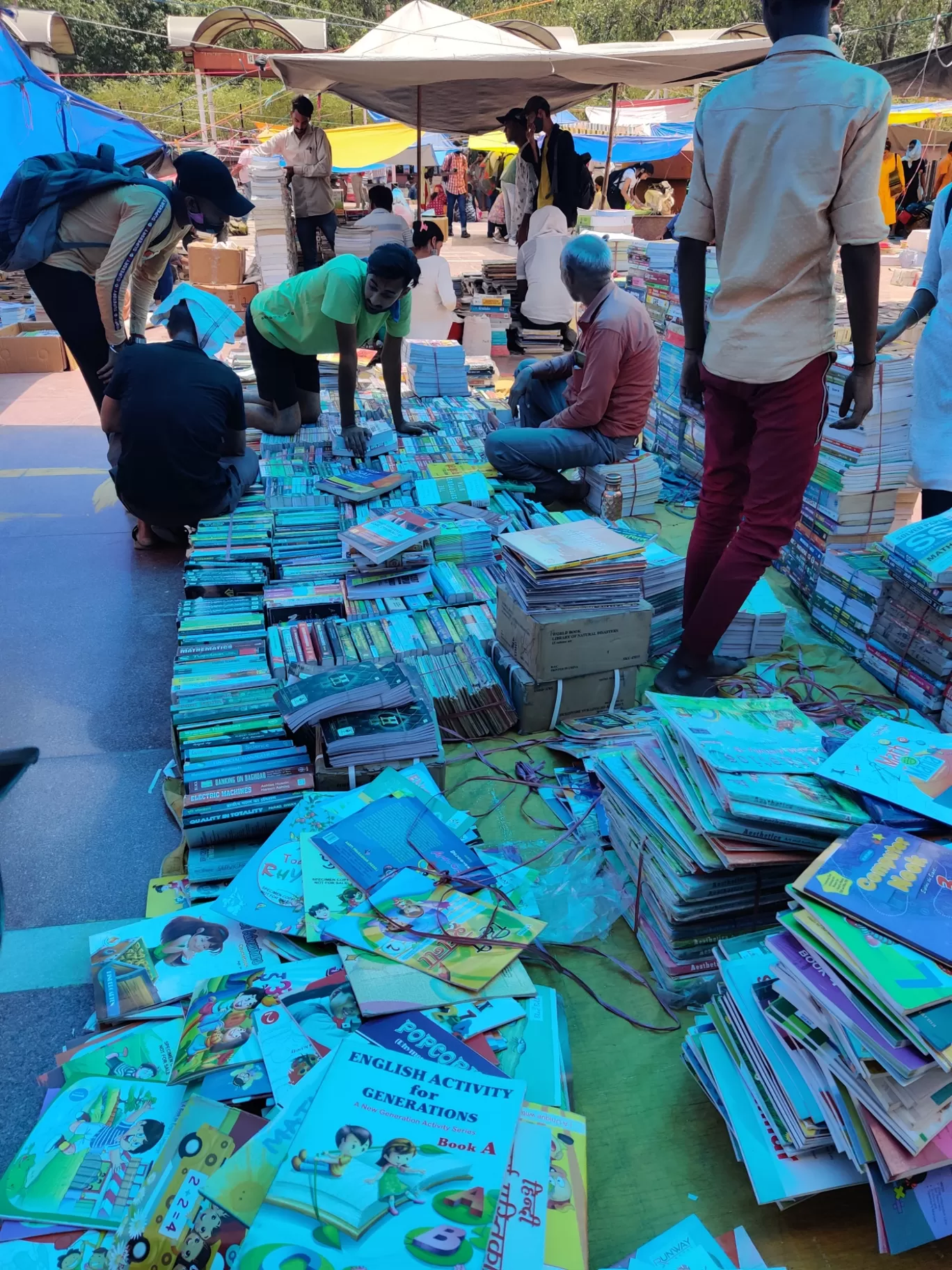 Photo of Daryaganj Sunday Book Market By Ashay Dahare