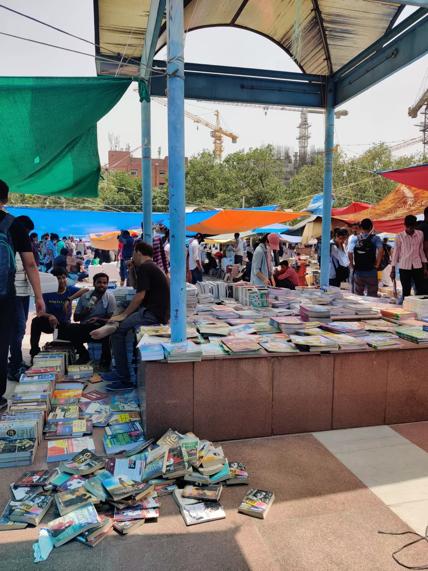 Photo of Daryaganj Sunday Book Market By Ashay Dahare