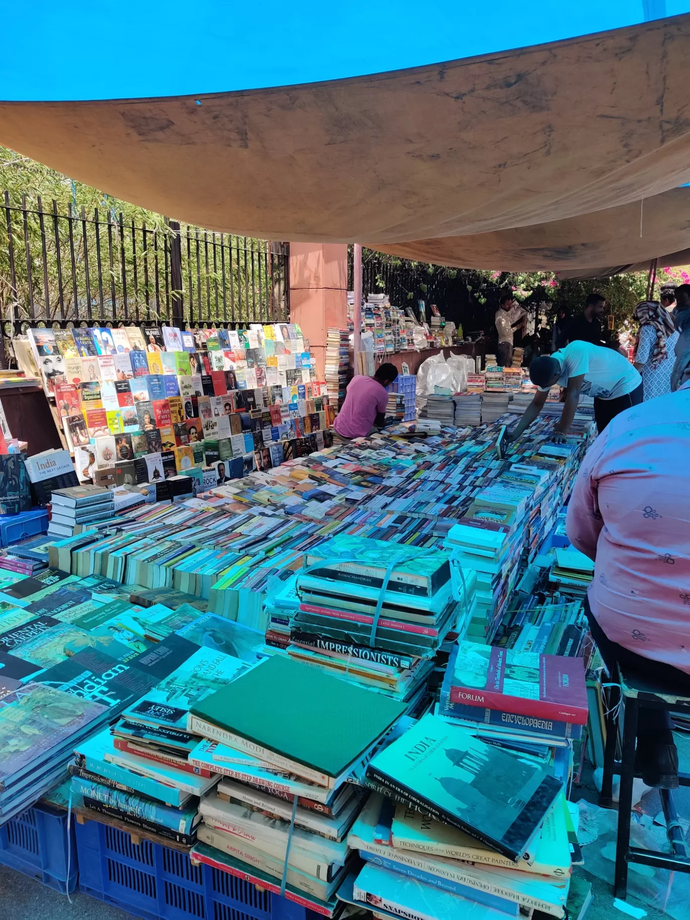 Photo of Daryaganj Sunday Book Market By Ashay Dahare