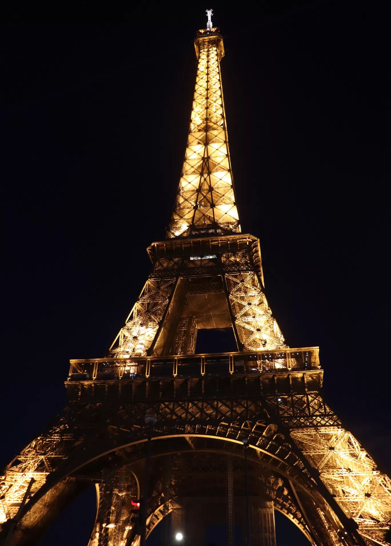 Photo of Eiffel Tower By Suchibrata Borah