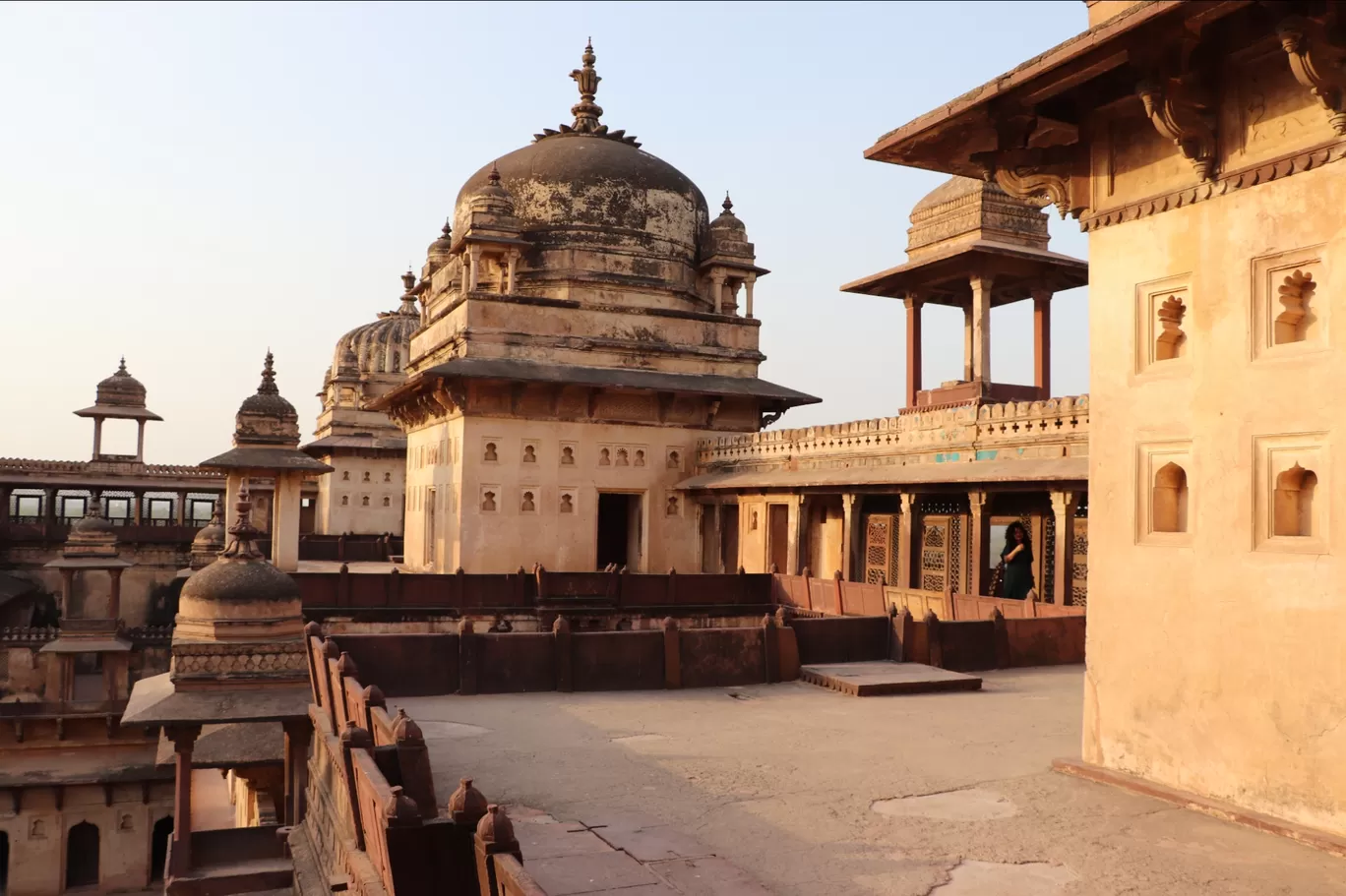Photo of Orchha Fort complex By Lenzzstruck