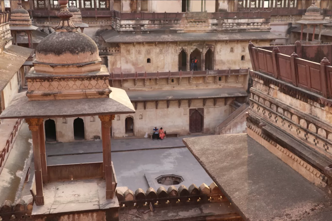 Photo of Orchha Fort complex By Lenzzstruck