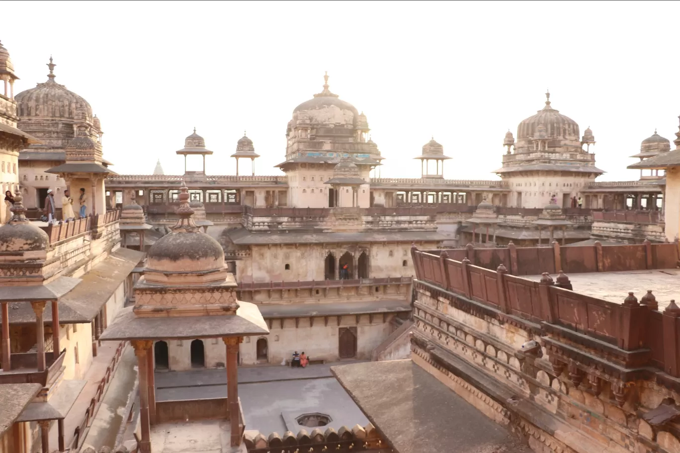 Photo of Orchha Fort complex By Lenzzstruck