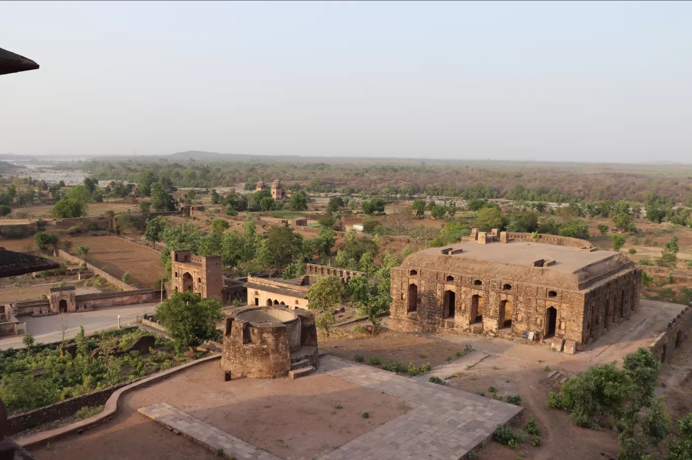 Photo of Orchha Fort complex By Lenzzstruck