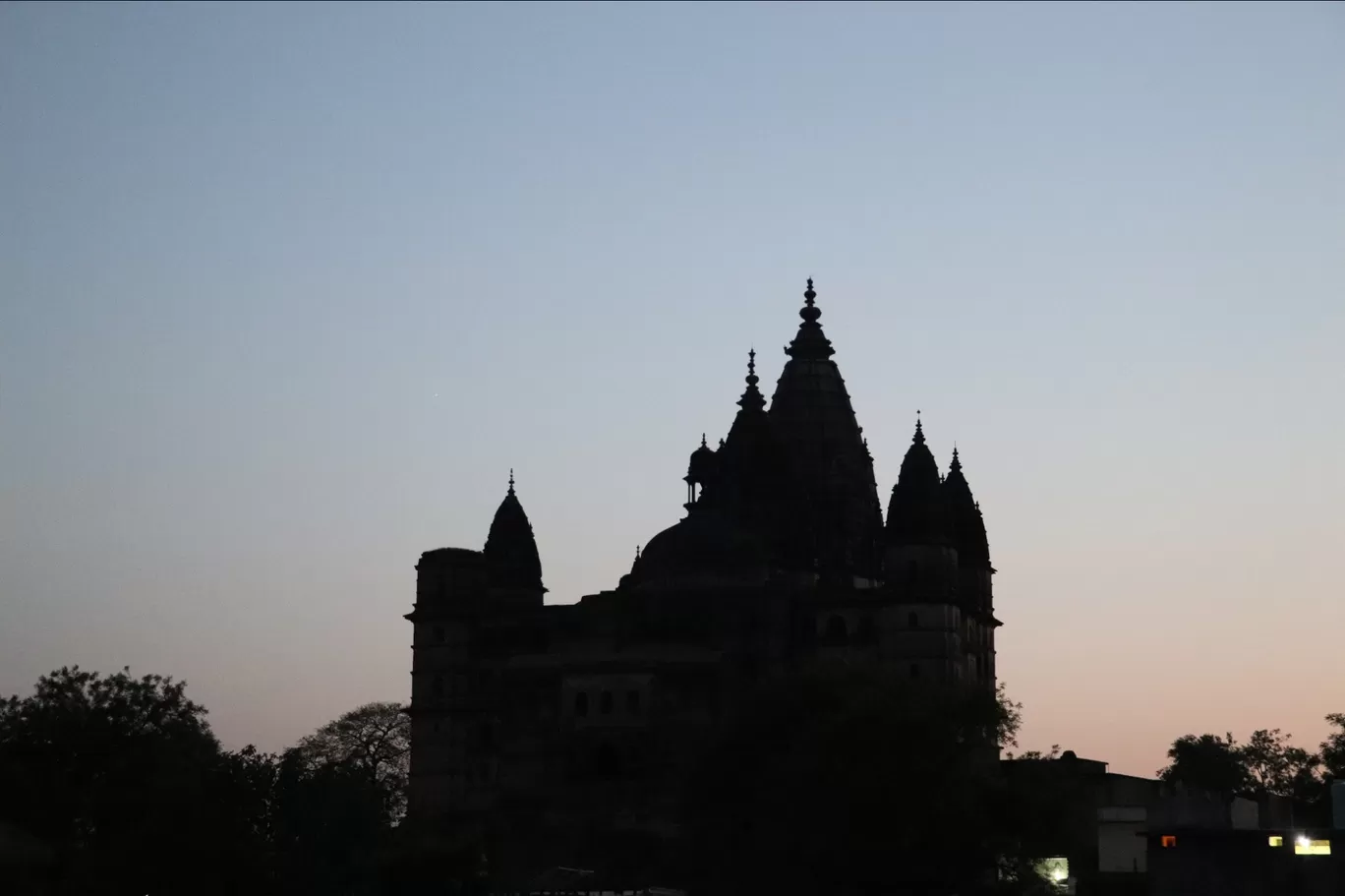 Photo of Orchha Fort complex By Lenzzstruck