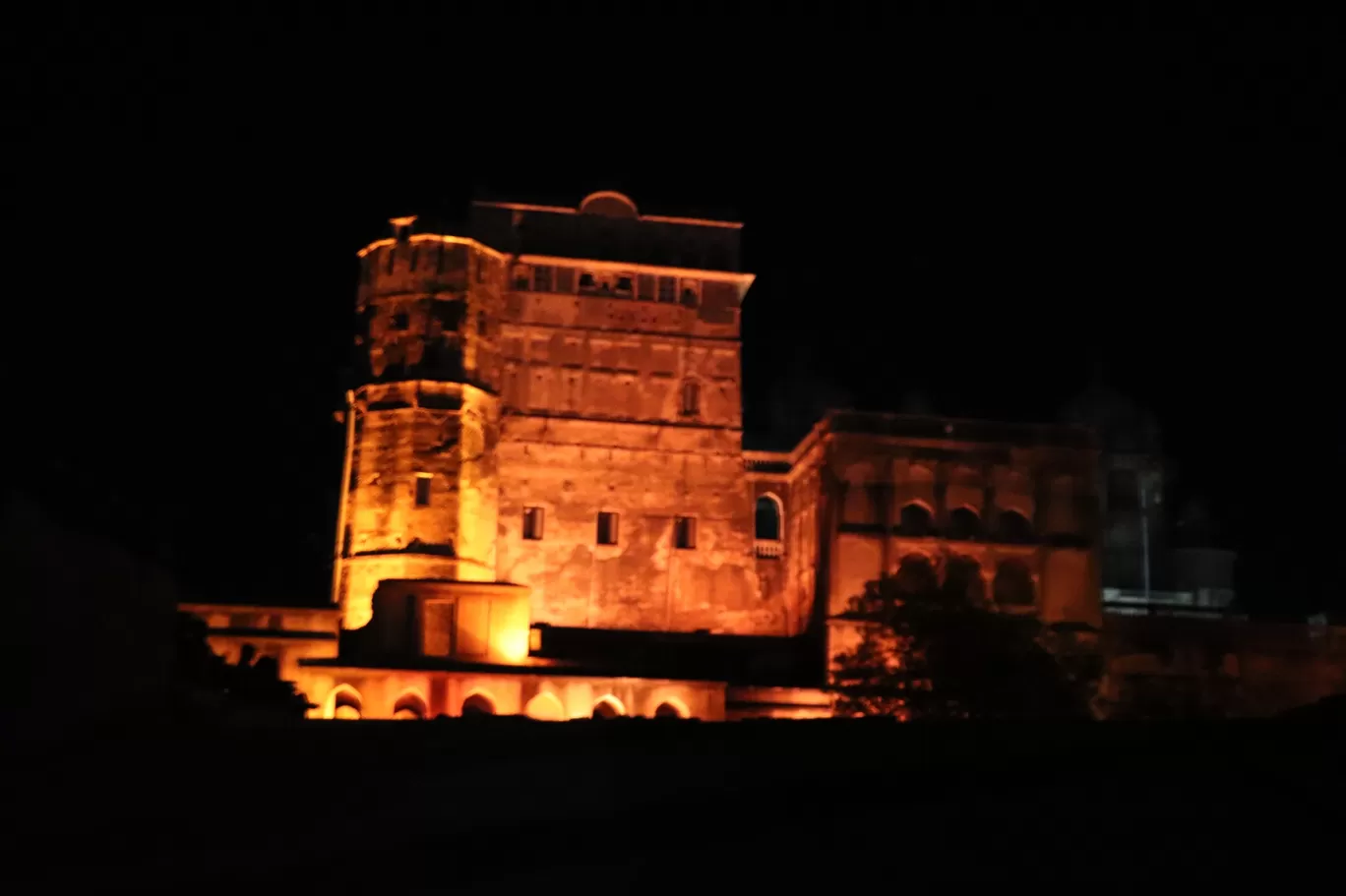 Photo of Orchha Fort complex By Lenzzstruck