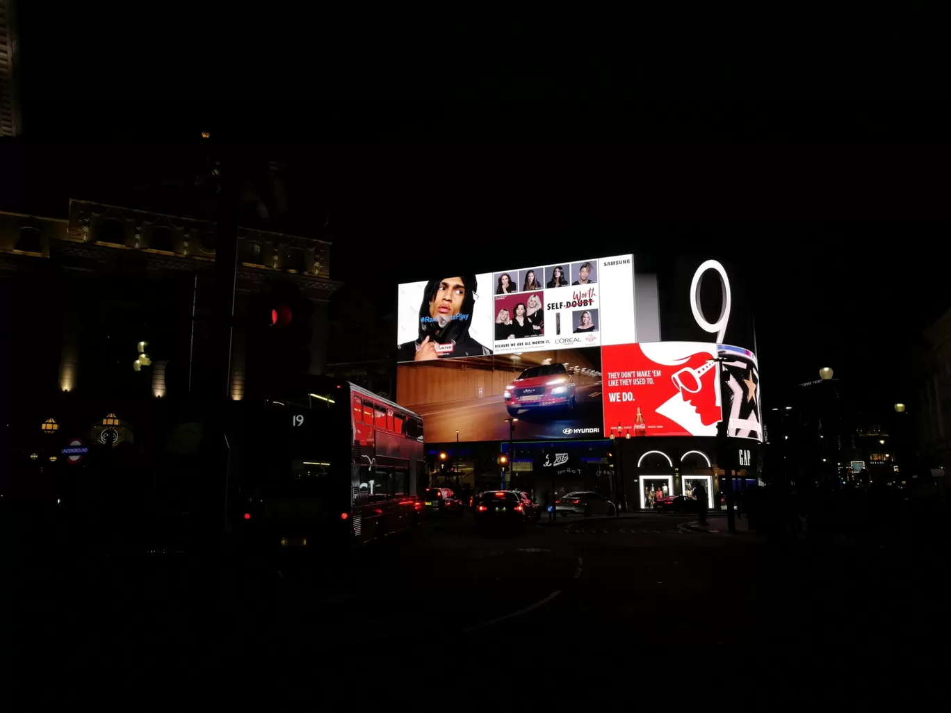 Photo of Piccadilly Circus By Jatin Sachdeva