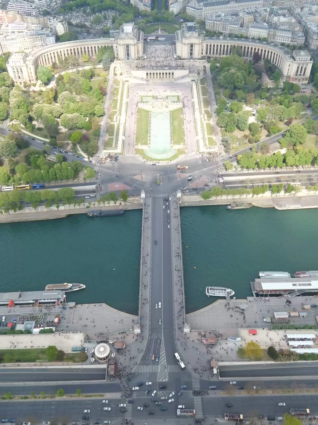 Photo of Eiffel Tower By Jatin Sachdeva