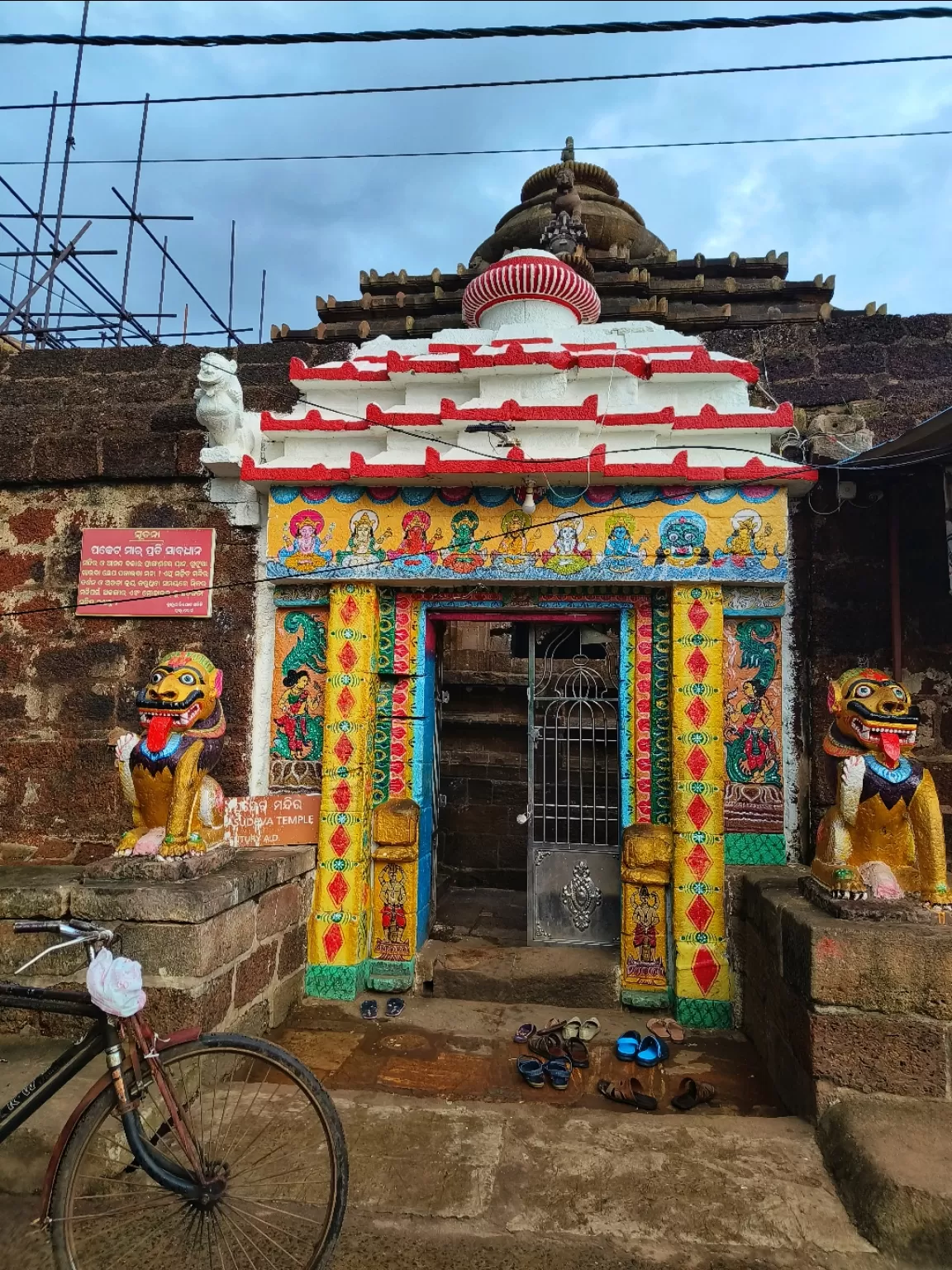 Photo of Lingaraj Temple Road By Hemangi Narvekar