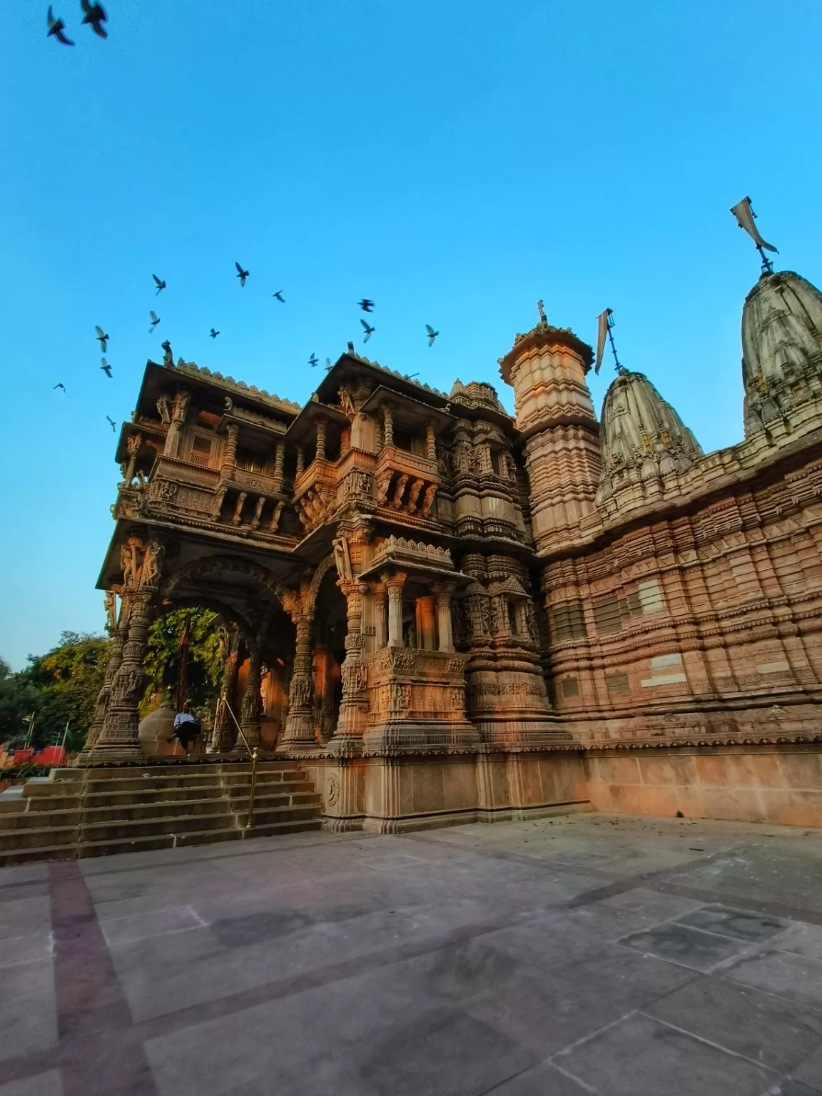 Photo of Hutheesing Jain Temple By Hemangi Narvekar