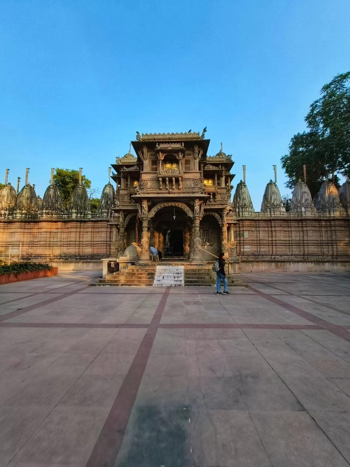 Photo of Hutheesing Jain Temple By Hemangi Narvekar