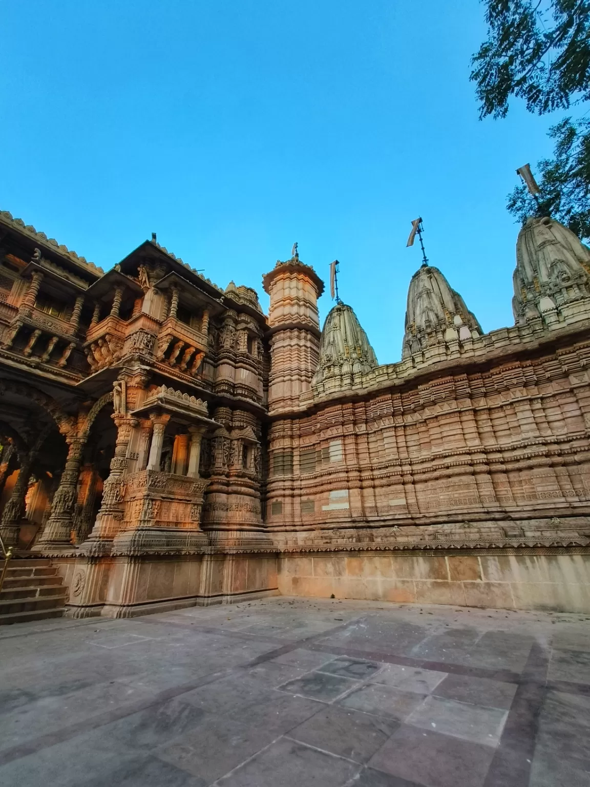 Photo of Hutheesing Jain Temple By Hemangi Narvekar