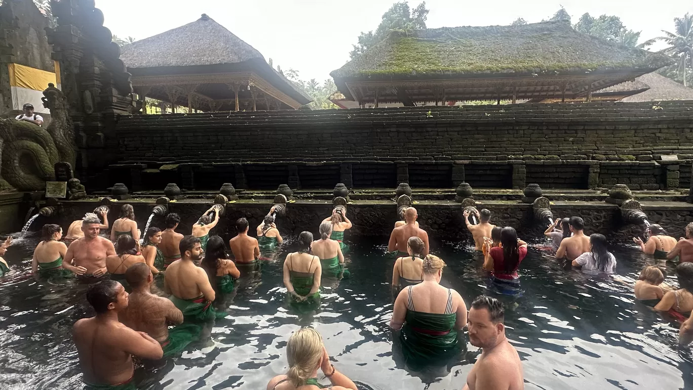 Photo of Tirta Empul Ceremony By Tanisha Mundra