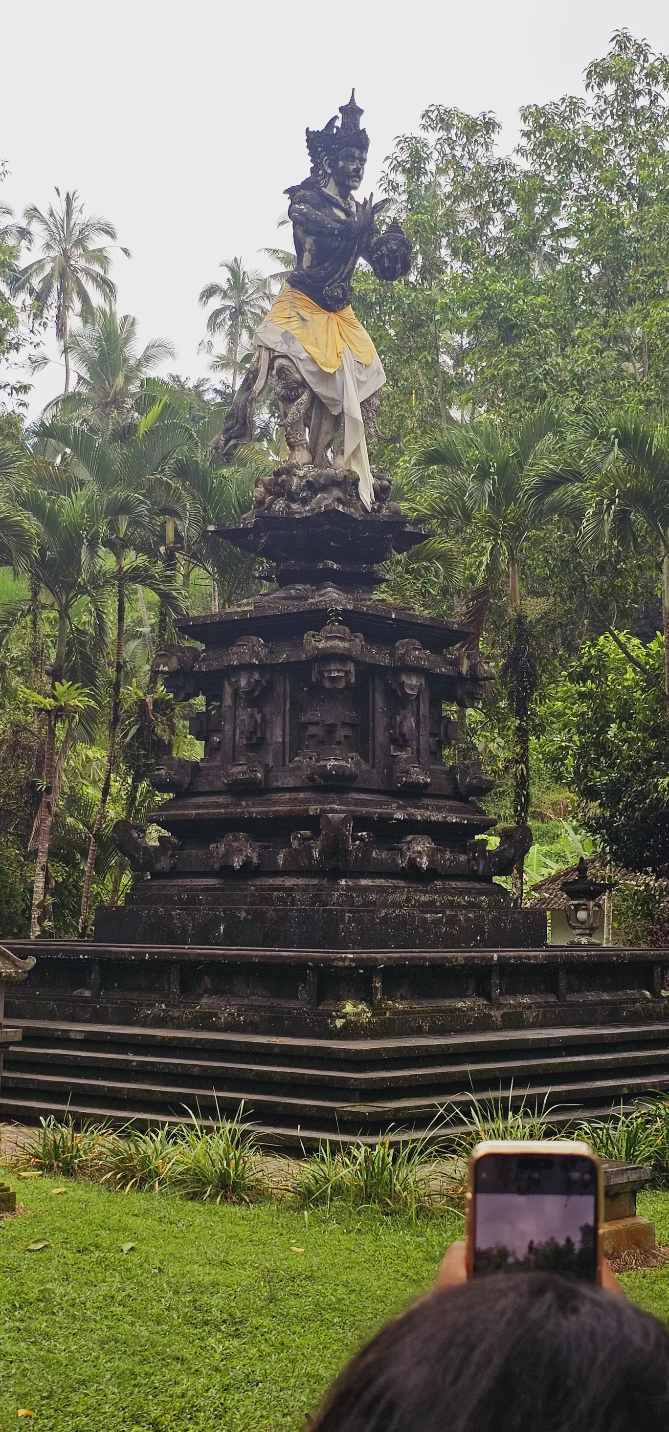 Photo of Tirta Empul Ceremony By Tanisha Mundra