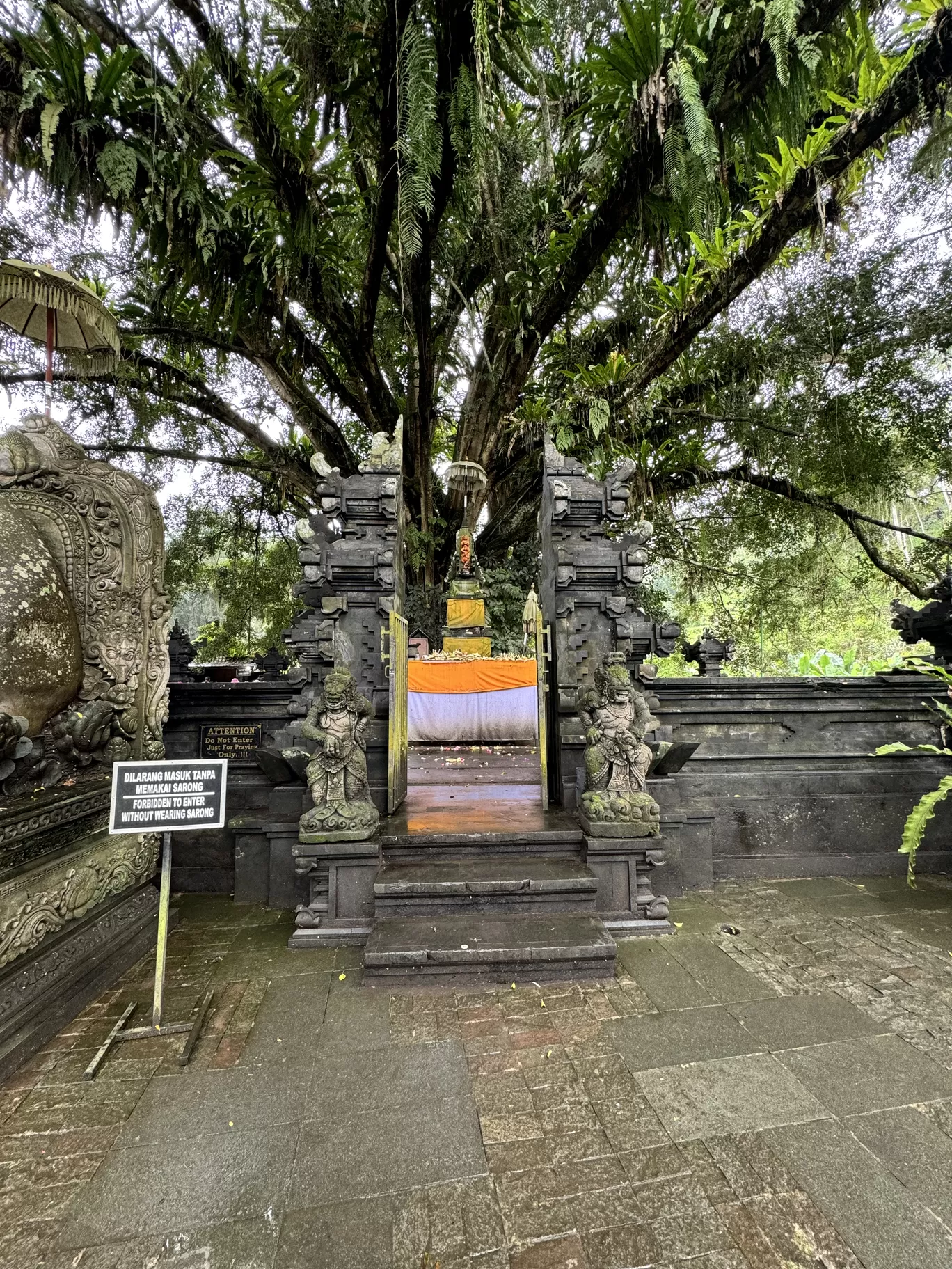 Photo of Tirta Empul Ceremony By Tanisha Mundra