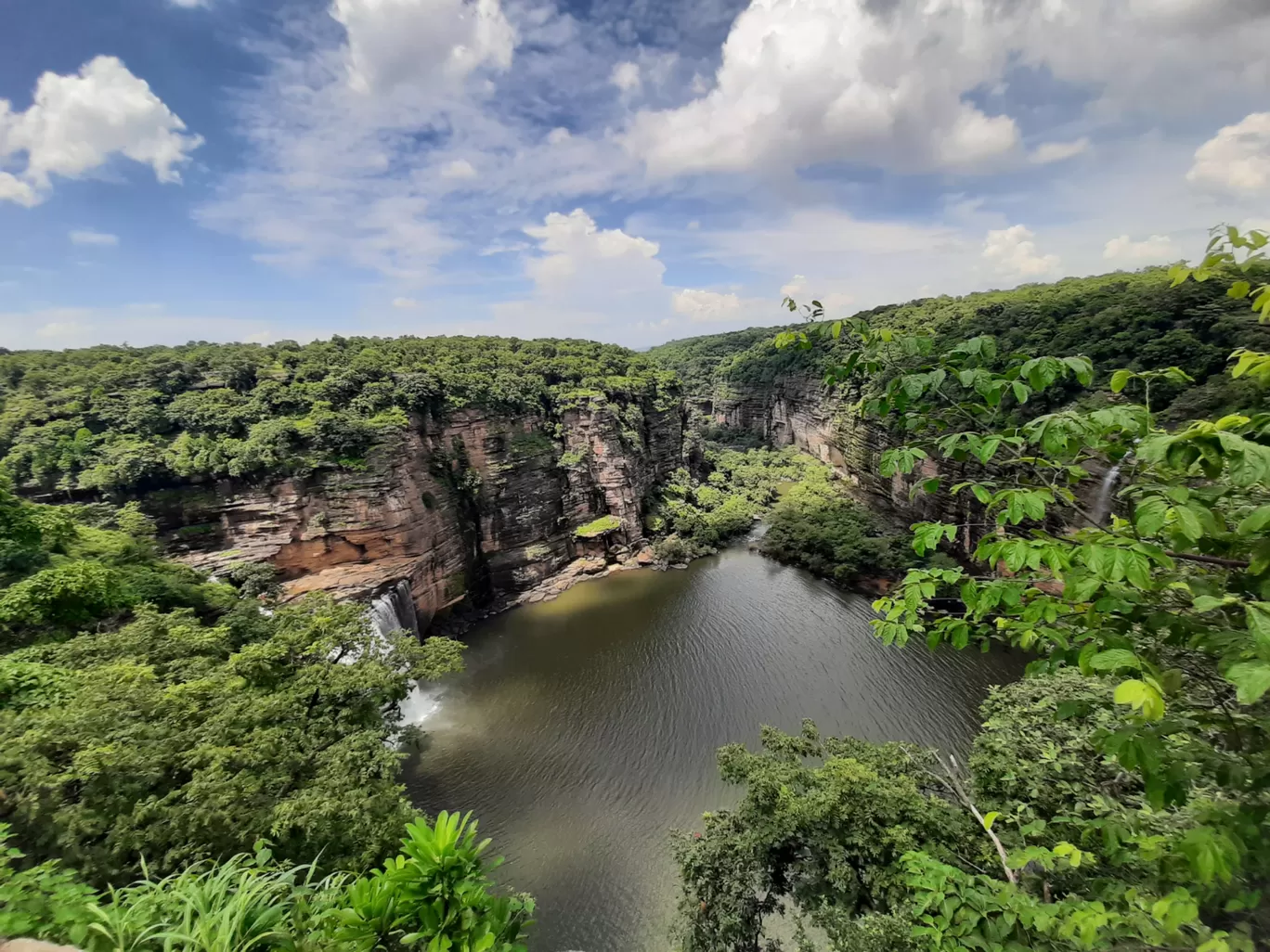 Photo of Devdari Waterfall By Ankita Sen 