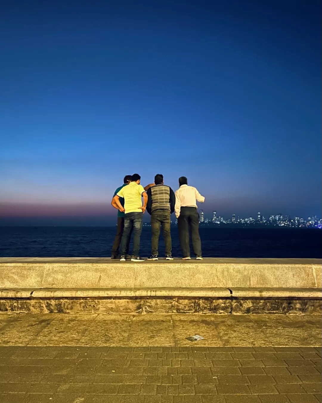 Photo of Marine Drive By Aakash Vishwakarma