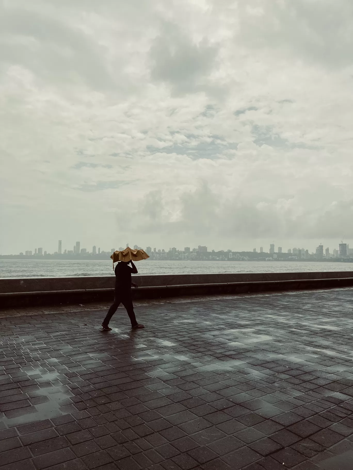 Photo of Marine Drive By Aakash Vishwakarma