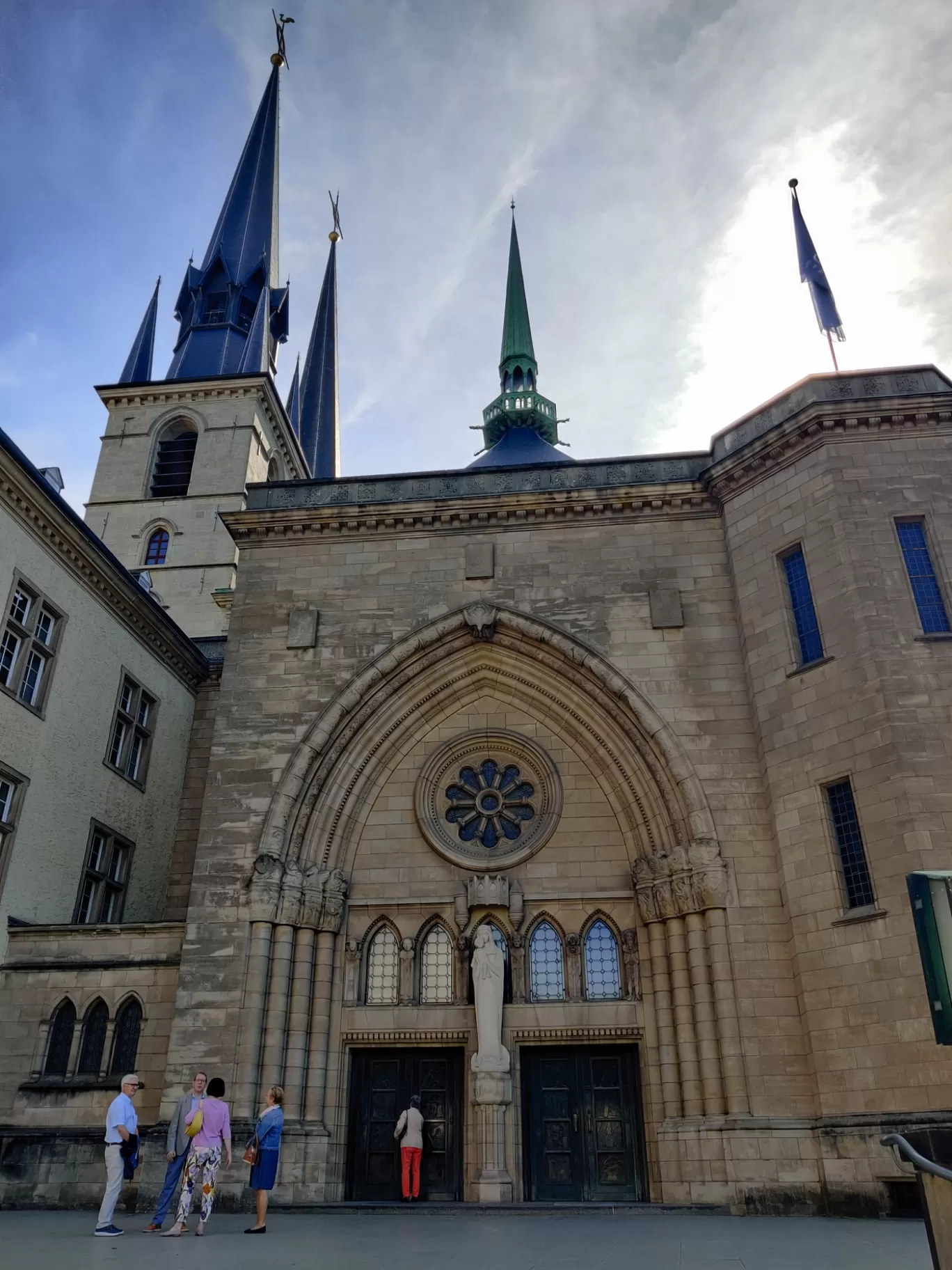 Photo of Notre-Dame Cathedral By Snehal Deshmukh