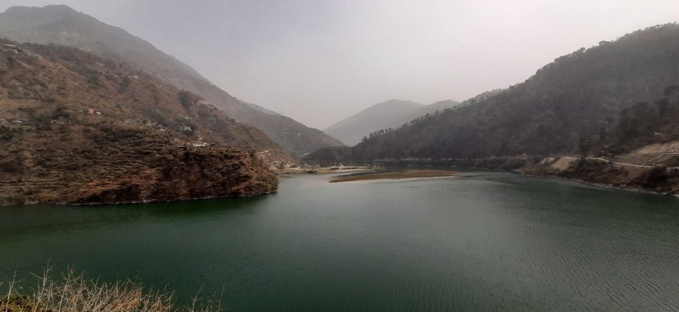 Photo of Pandoh Dam Reservoir By Roaming Mayank