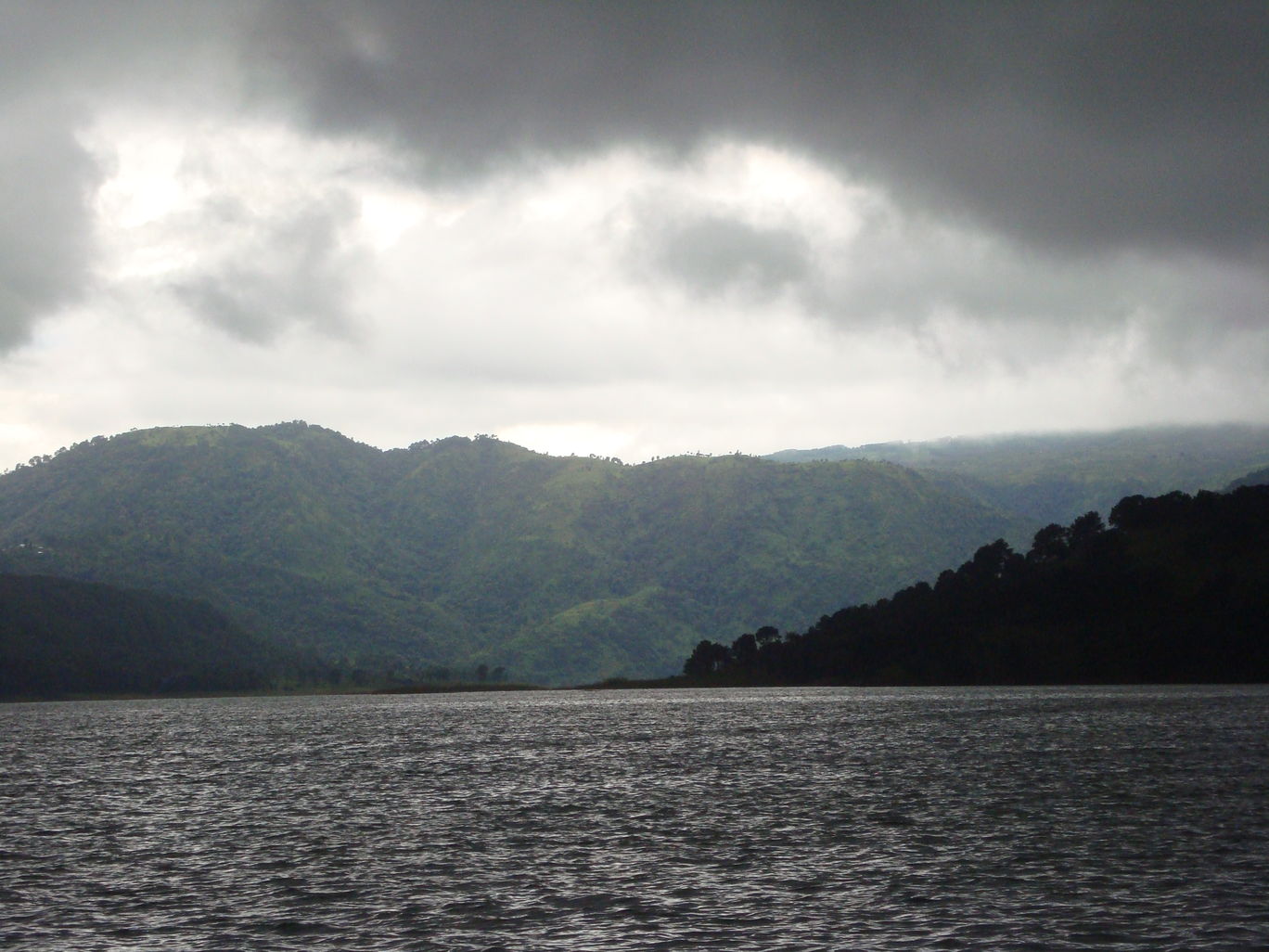 Photo of Umiam lake. By Roaming Mayank