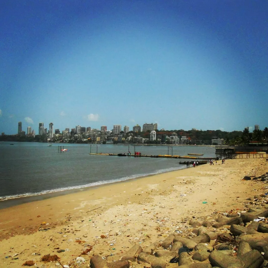 Photo of Marine Drive By Roaming Mayank