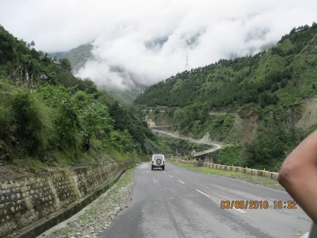Photo of Valley of Flowers National Park By Roaming Mayank