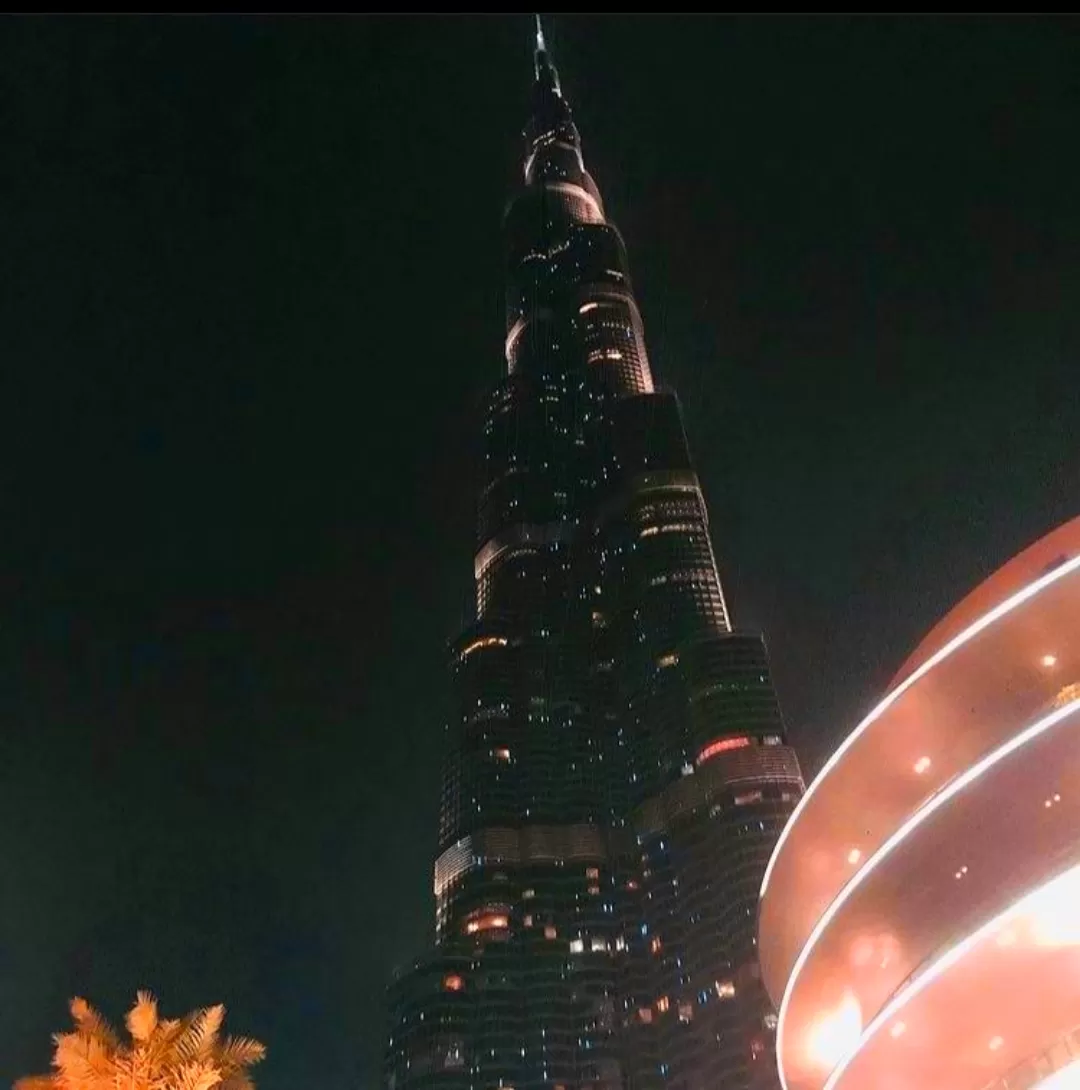 Photo of Burj Khalifa By Roaming Mayank