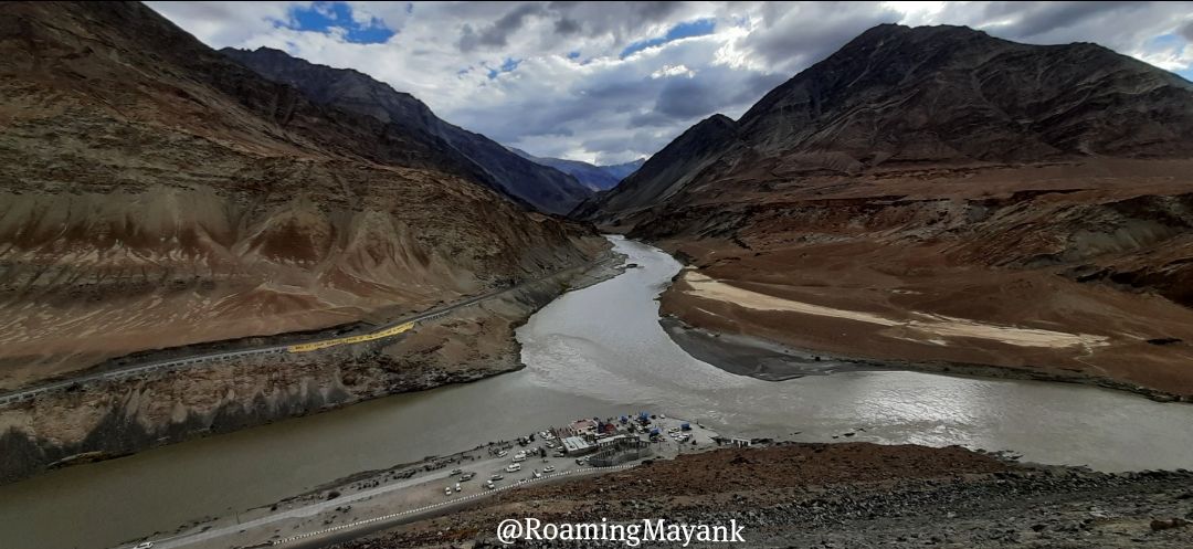 Photo of Confluence of Indus(right)and Zanskar(left) By Roaming Mayank