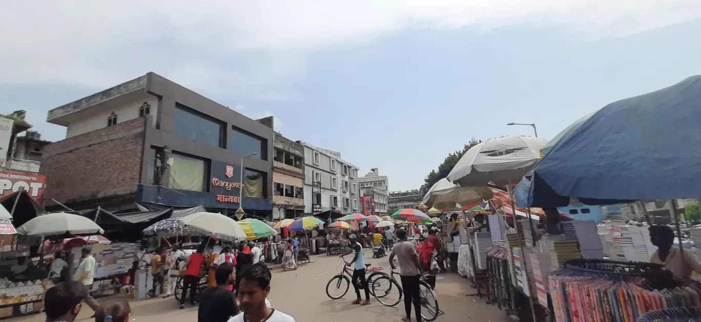 Photo of Aminabad Market By Roaming Mayank