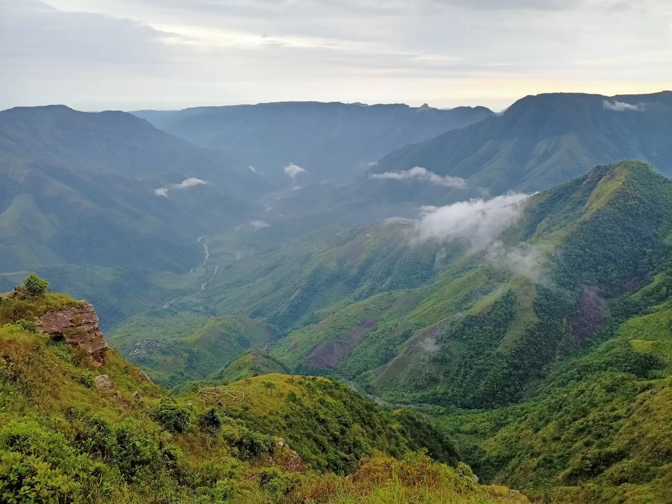 Photo of NohKaLikai Falls By Roaming Mayank