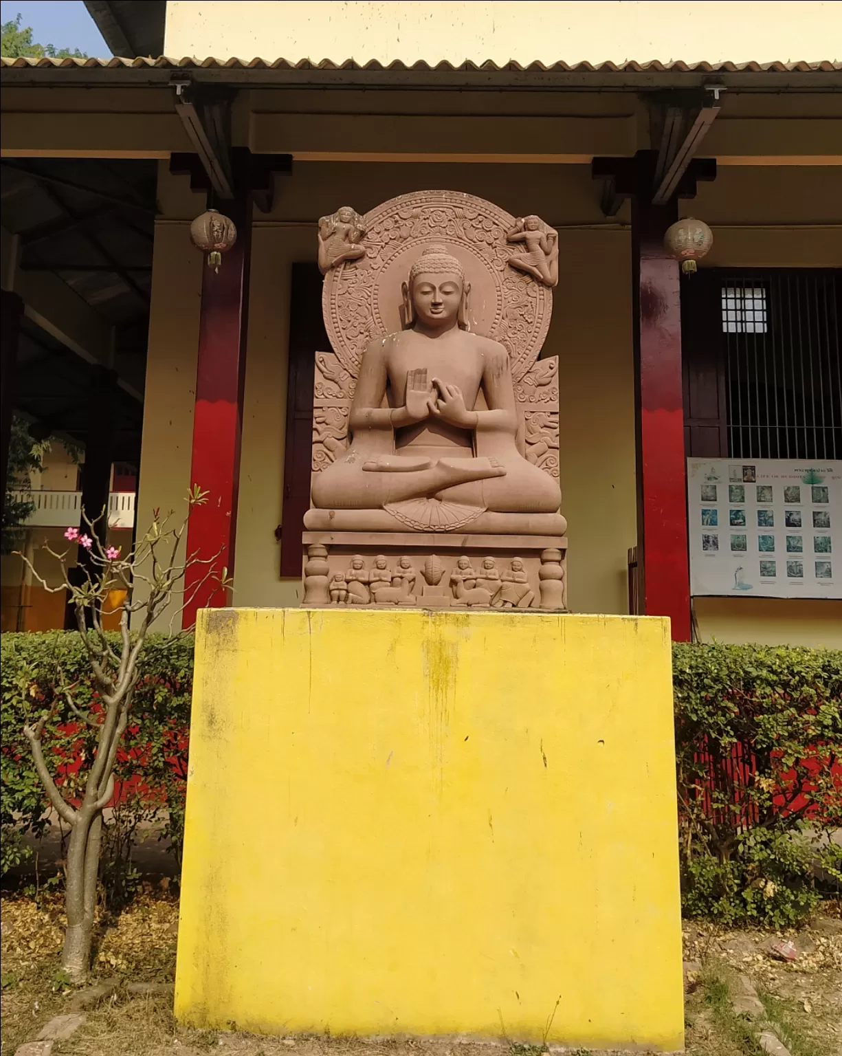 Photo of Chinese Buddhist Temple By Ayushi Kesarwani
