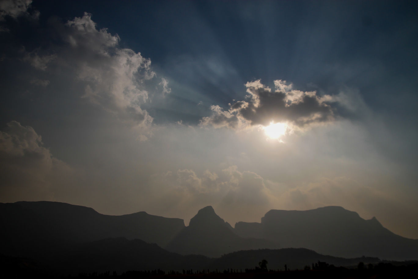 Photo of Alang Madan (Forts of Sahyadri ranges) By Vinayak Phadatare