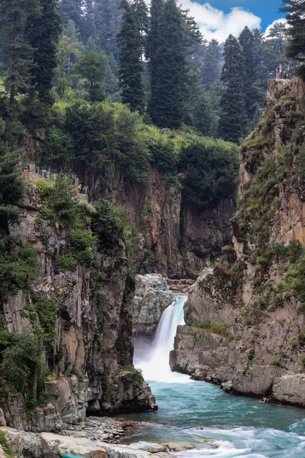 Photo of Aharbal Waterfall By Saqib Yousuf