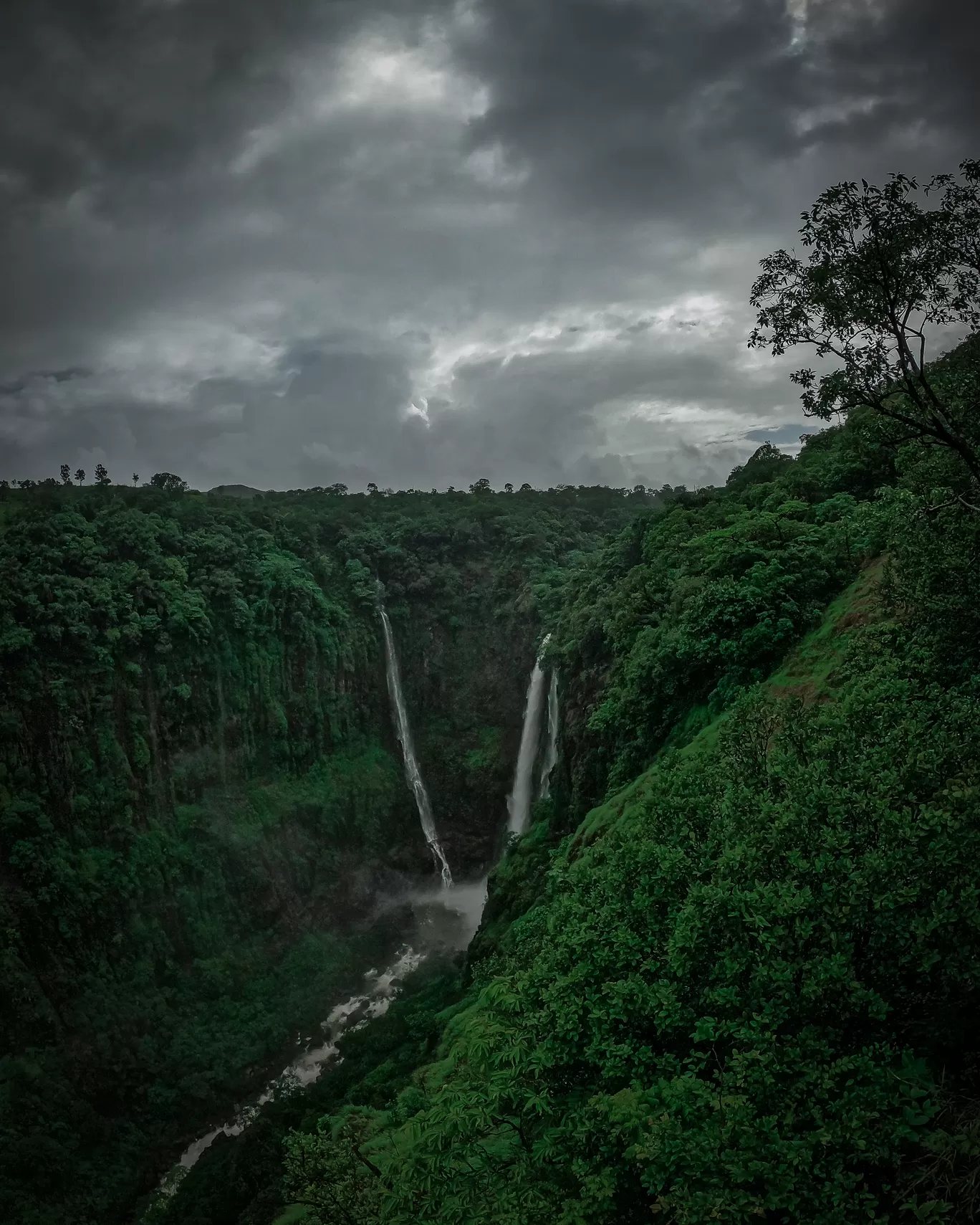 Photo of Thoseghar Waterfall By Atul Shinde