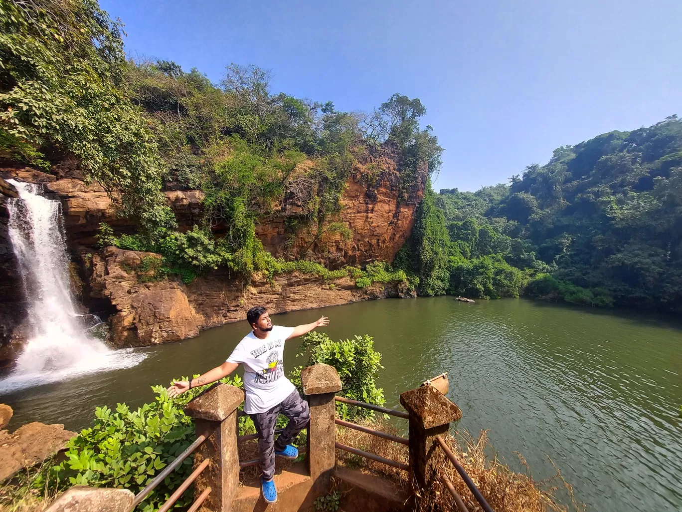 Photo of Harvalem Waterfall By Gowtham Kandiah