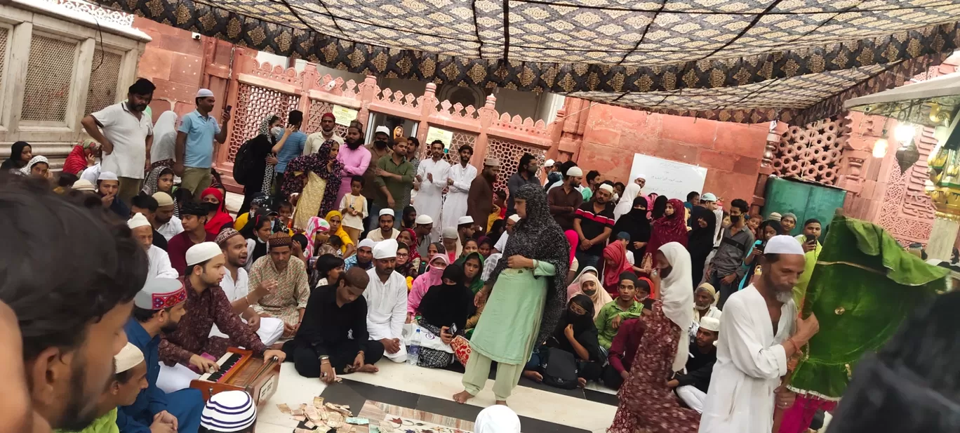 Photo of Hazrat Nizamuddin Aulia Dargah By Benjamin Kochhar