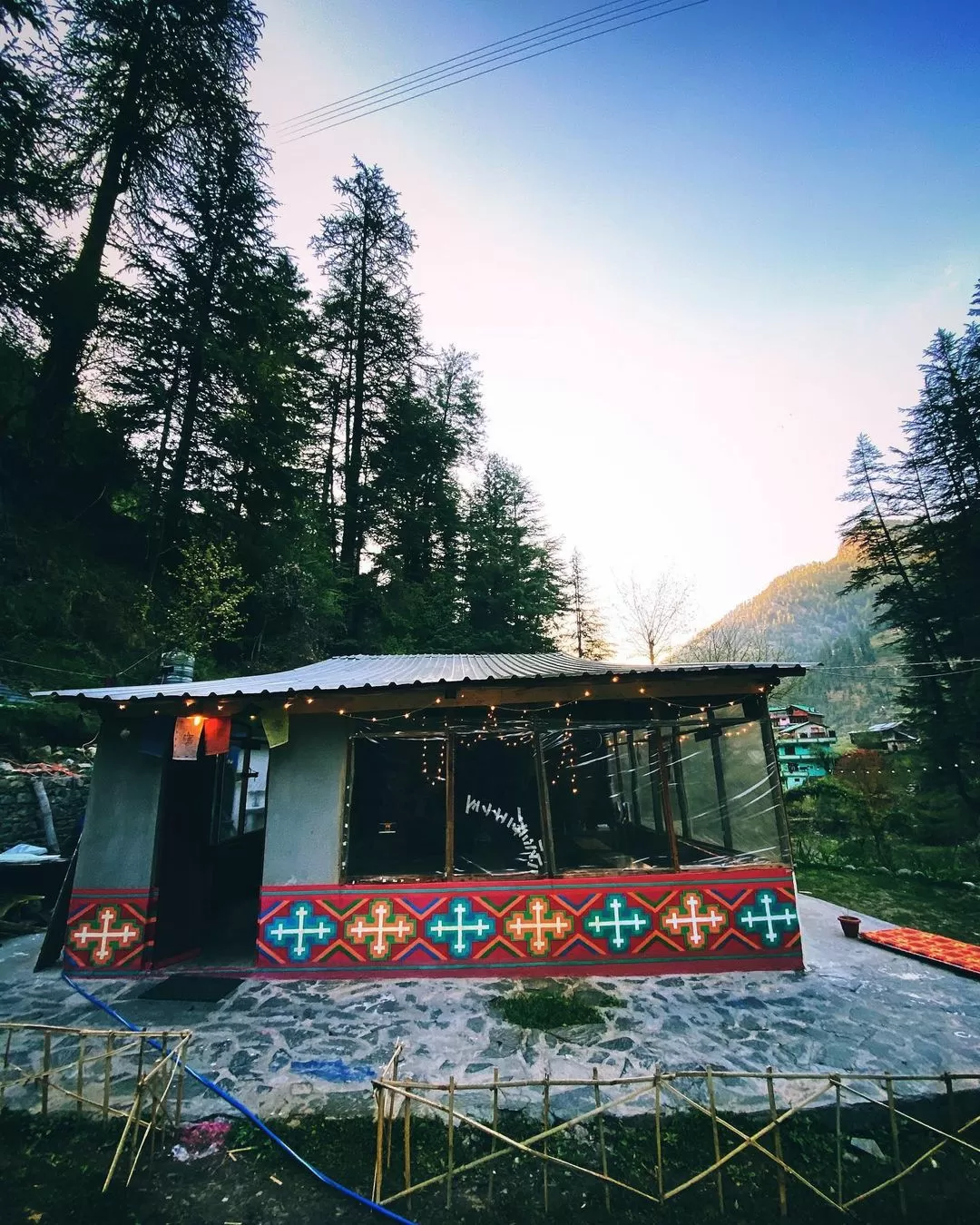 Photo of Cafe old school jibhi By Dr. GARIMA SEN