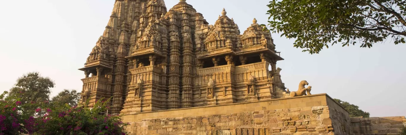 Photo of Kandariya Mahadev Temple By 𝔑𝔦𝔱𝔦𝔫 𝔎𝔲𝔪𝔞𝔯 𝔓𝔯𝔞𝔧𝔞𝔭𝔞𝔱𝔦