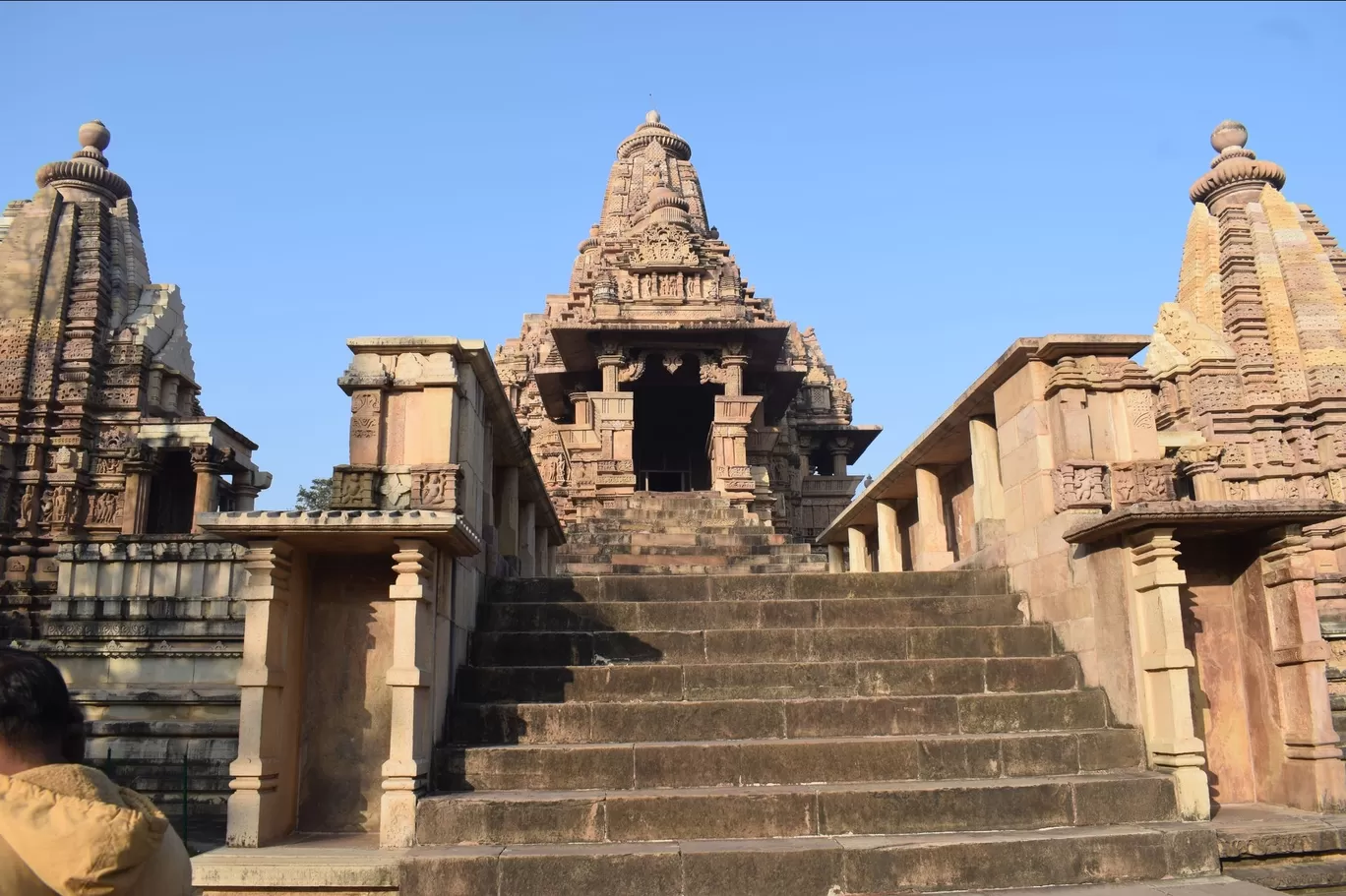 Photo of Kandariya Mahadev Temple By 𝔑𝔦𝔱𝔦𝔫 𝔎𝔲𝔪𝔞𝔯 𝔓𝔯𝔞𝔧𝔞𝔭𝔞𝔱𝔦