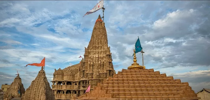 Photo of Dwarakadheesh Temple By 𝔑𝔦𝔱𝔦𝔫 𝔎𝔲𝔪𝔞𝔯 𝔓𝔯𝔞𝔧𝔞𝔭𝔞𝔱𝔦