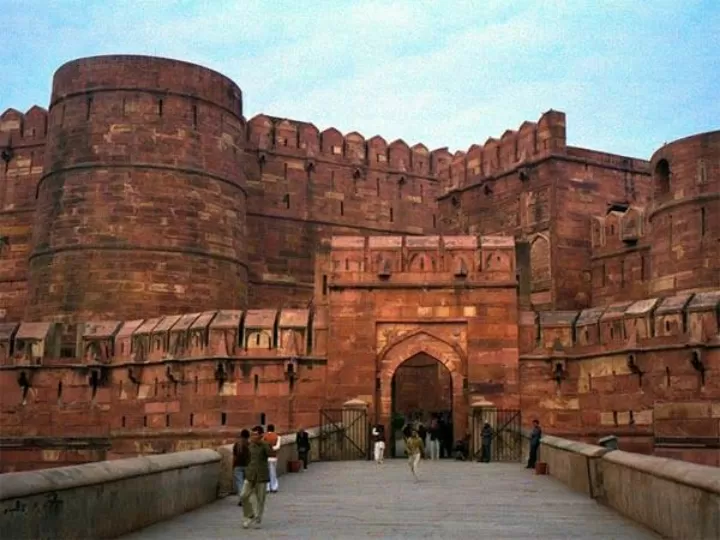 Photo of Agra Fort By 𝔑𝔦𝔱𝔦𝔫 𝔎𝔲𝔪𝔞𝔯 𝔓𝔯𝔞𝔧𝔞𝔭𝔞𝔱𝔦