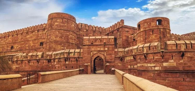 Photo of Agra Fort By 𝔑𝔦𝔱𝔦𝔫 𝔎𝔲𝔪𝔞𝔯 𝔓𝔯𝔞𝔧𝔞𝔭𝔞𝔱𝔦