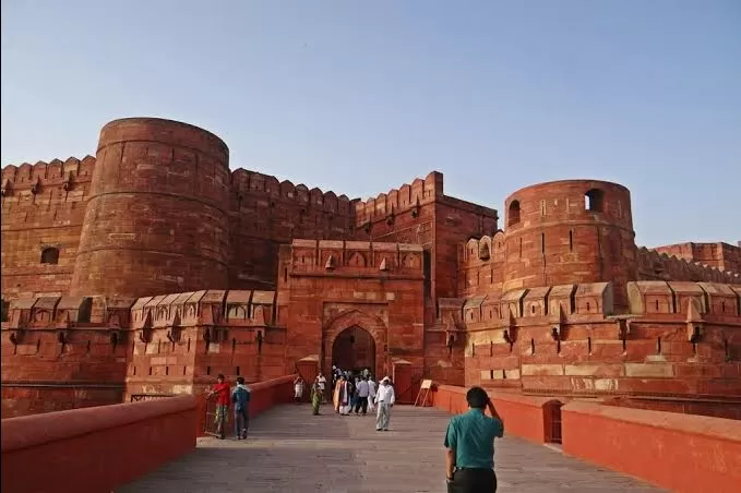 Photo of Agra Fort By 𝔑𝔦𝔱𝔦𝔫 𝔎𝔲𝔪𝔞𝔯 𝔓𝔯𝔞𝔧𝔞𝔭𝔞𝔱𝔦